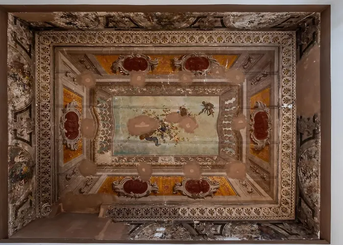 Storico In Zona Barberini Roma